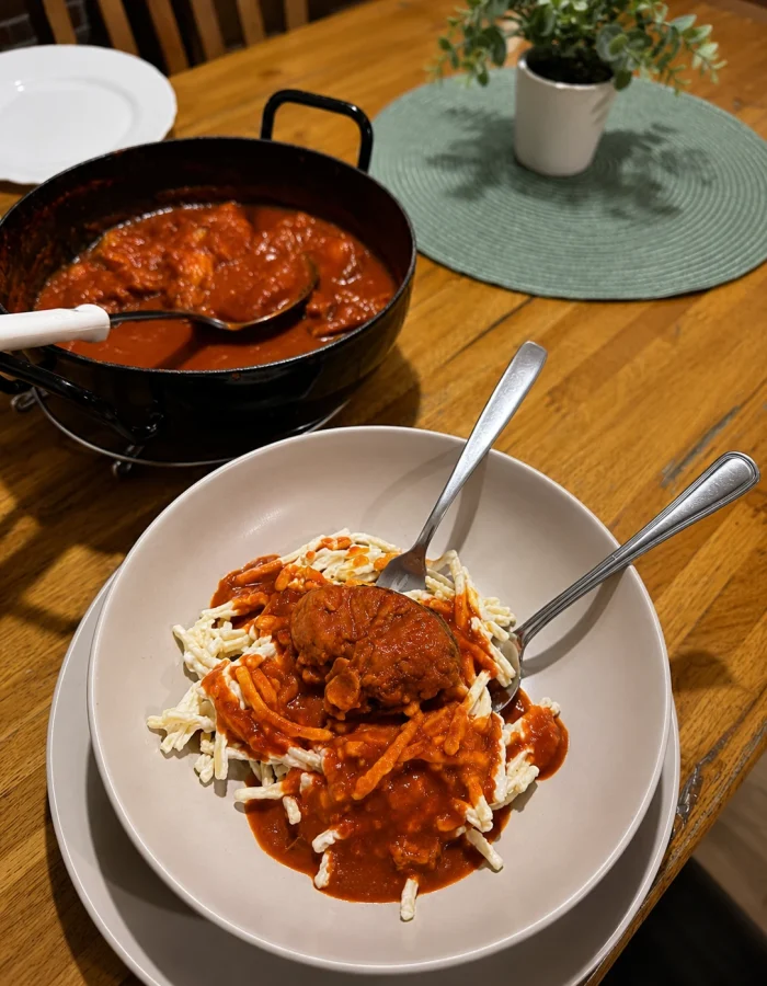 a_cozy_restaurant_house_dining_scene_photographed
